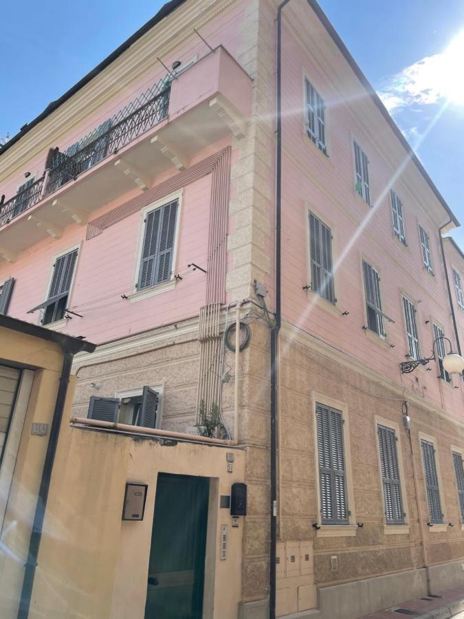 Appartamento Stella Marina In Pieno Centro Di Pietra Ligure Sulla Passeggiata E A Un Passo Dal Mare 외부 사진